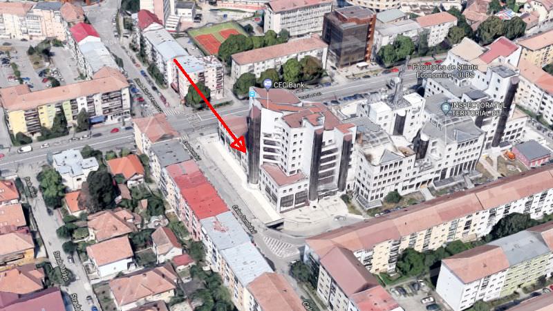 UPDATE FOTO – Mașini distruse de marmura desprinsă de pe clădirea CEC ...