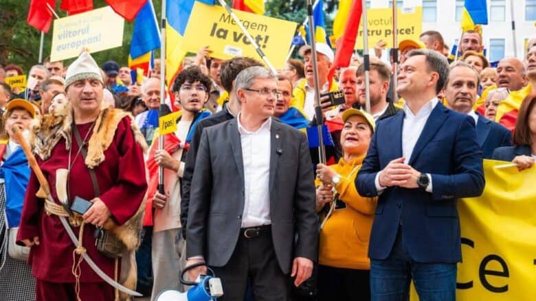 Votare și protest pentru drepturile cetățenilor, eveniment politic în Sibiu, participare masivă la mitingul pro-european, Ora de Sibiu despre manifestațiile din centrul orașului.
