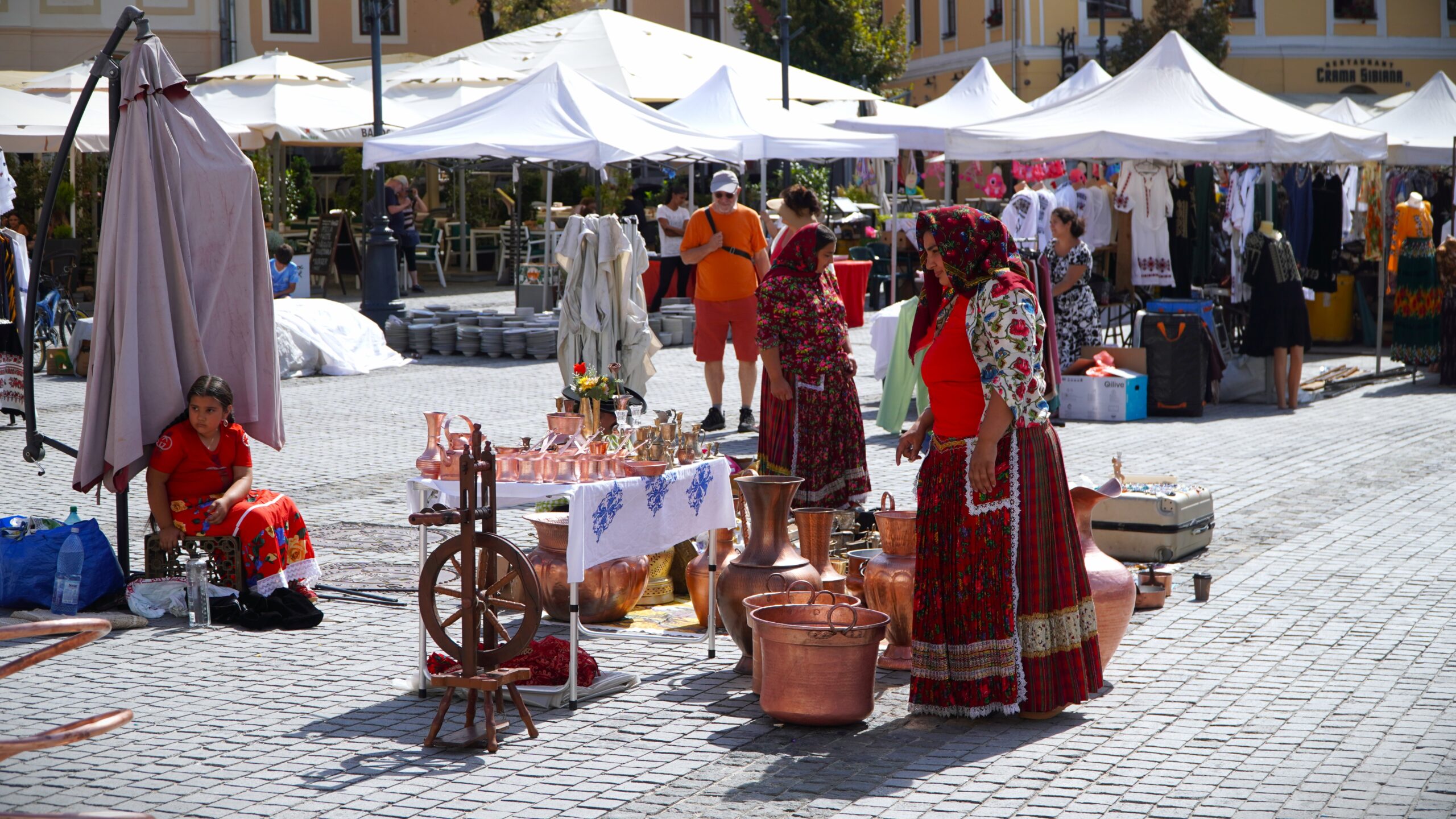 Ce facem în weekend la Sibiu: nu ratați Târgul Olarilor din Piața Mare și party-ul de la Backyard