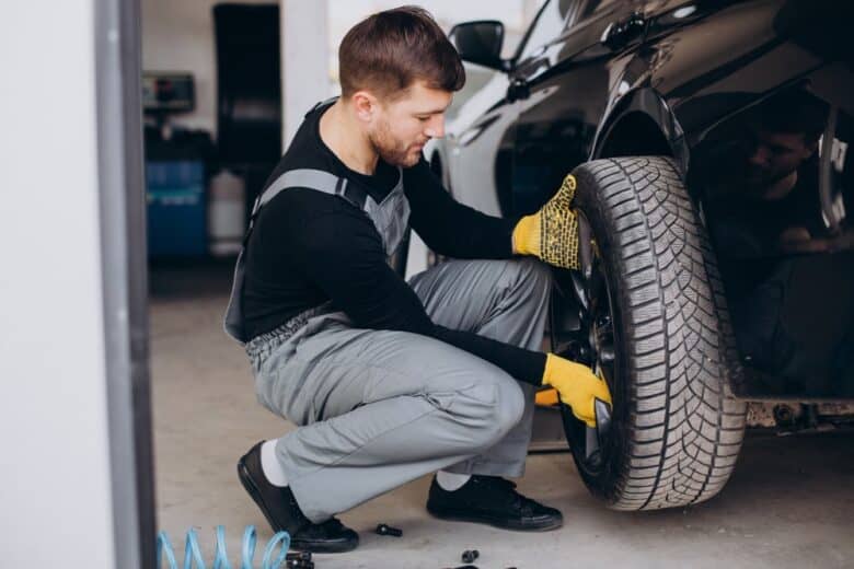 An expert mechanic changing a car tire at an auto repair shop in Sibiu, Romania. Car maintenance and tire replacement services in Sibiu.
