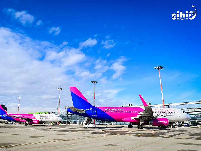 Avion Wizz Air pe pistă – compania anunță concedieri în România