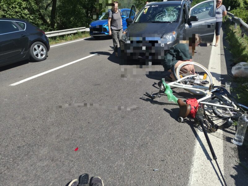 Accident rutier pe Valea Oltului cu doi copii pe bicicletă implicați