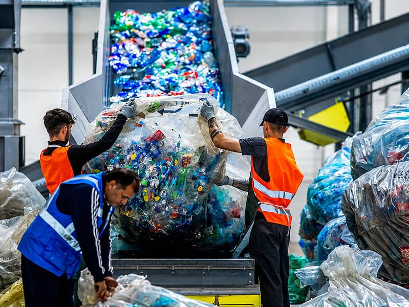 Deșeuri de plastic acumulate – poluarea planetei cu plastic a depășit un nou prag critic