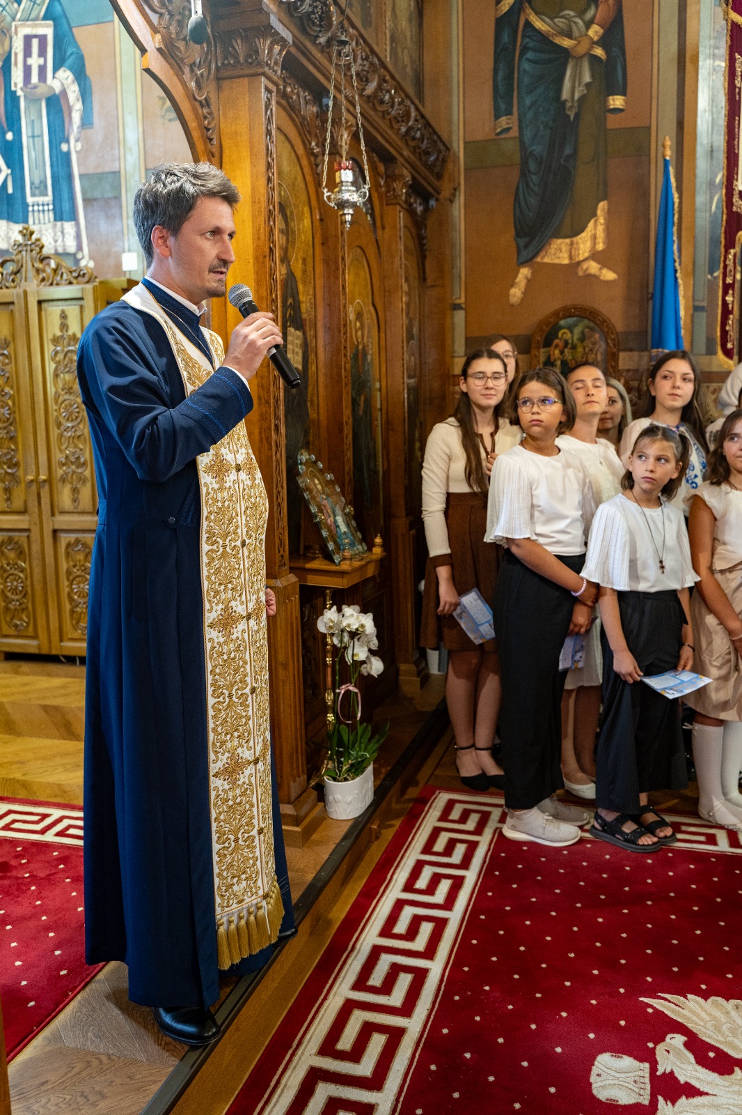 Catedrala din Mediaș, plină până la refuz înainte de începerea școlii: peste 1.000 de oameni la sărbătoarea familiei / foto