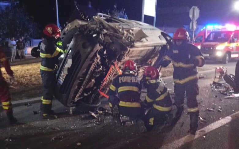 Accident rutier cu autoutilitară înmatriculată în Sibiu, pe strada Regiment V Vânători din Alba Iulia