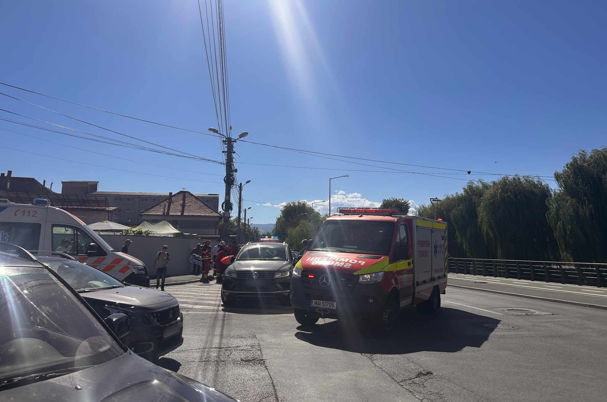 Motociclist lovit de o mașină lângă Piața Cibin: aglomerație în zonă / video, foto
