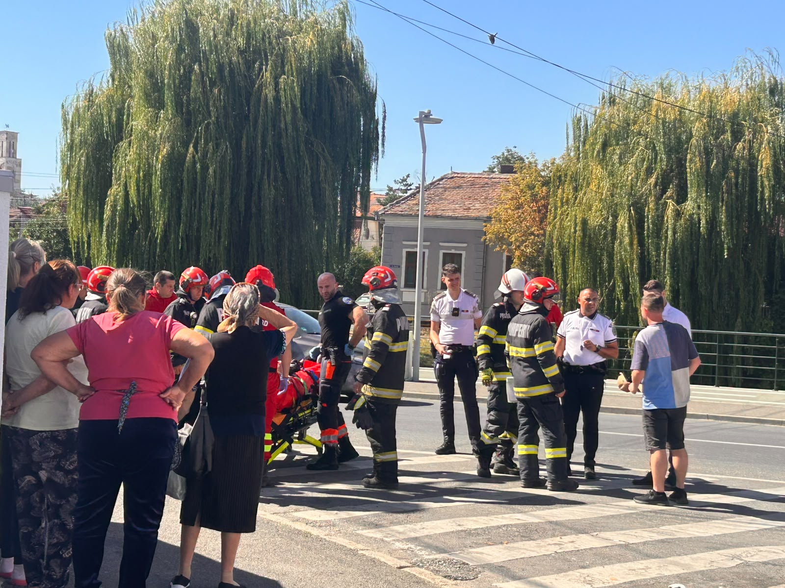 Motociclist lovit de o mașină lângă Piața Cibin: aglomerație în zonă / video, foto