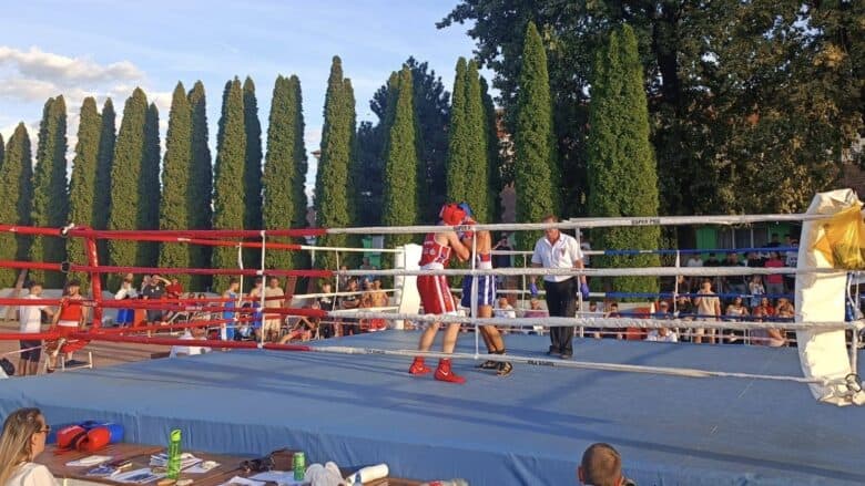 Pugiliști de la CSM Sibiu pe ring, la gala de box Centura Păltiniș