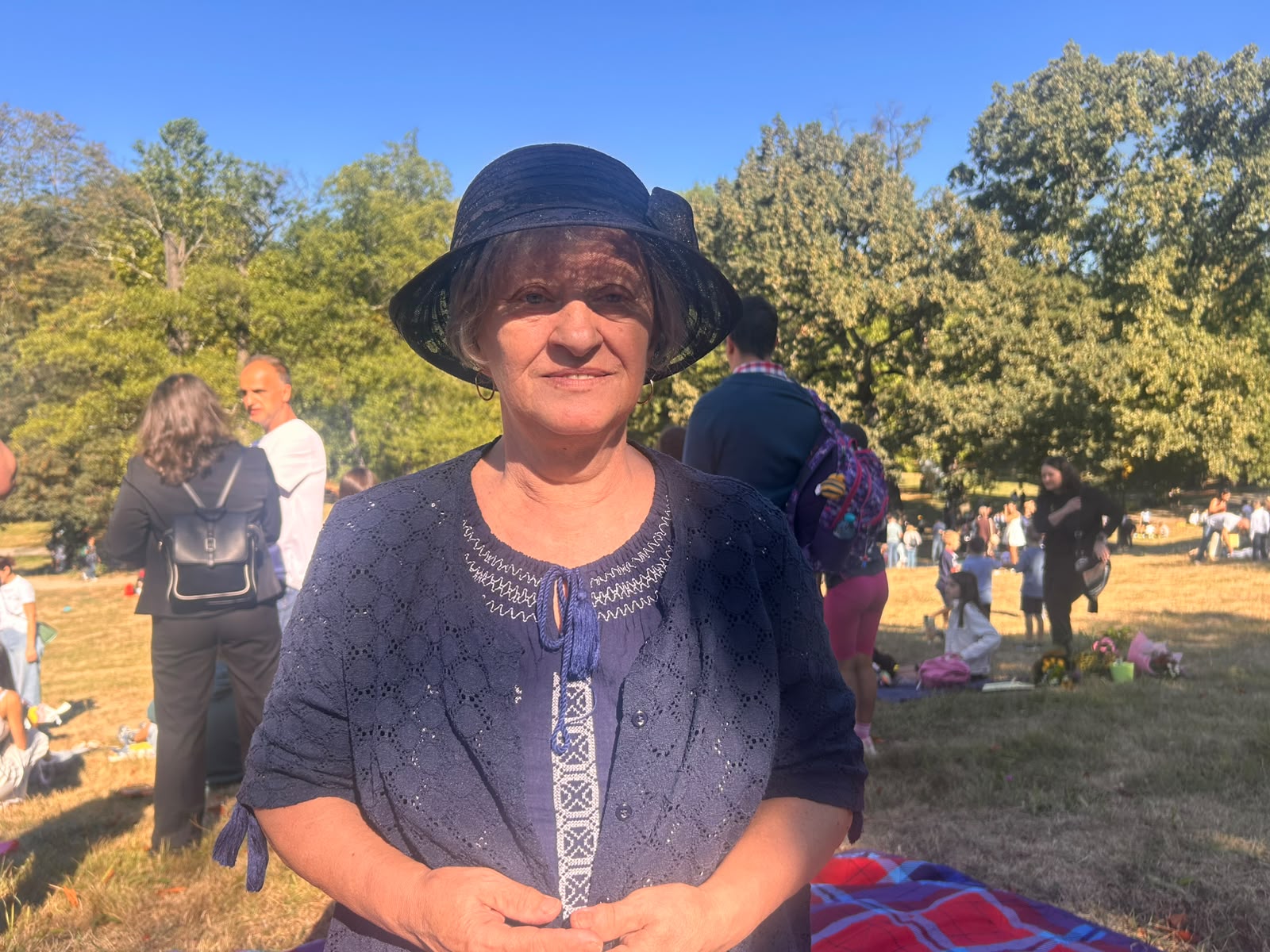 Fără bănci și catalog în prima zi de școală: elevii de la „Caragiale” au început anul la picnic în Sub Arini / foto video