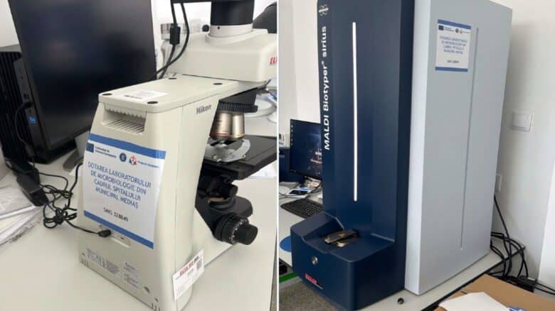 Aparatură modernă de laborator la Spitalul Municipal Mediaș, folosită pentru testarea rezistenței bacteriilor la antibiotice