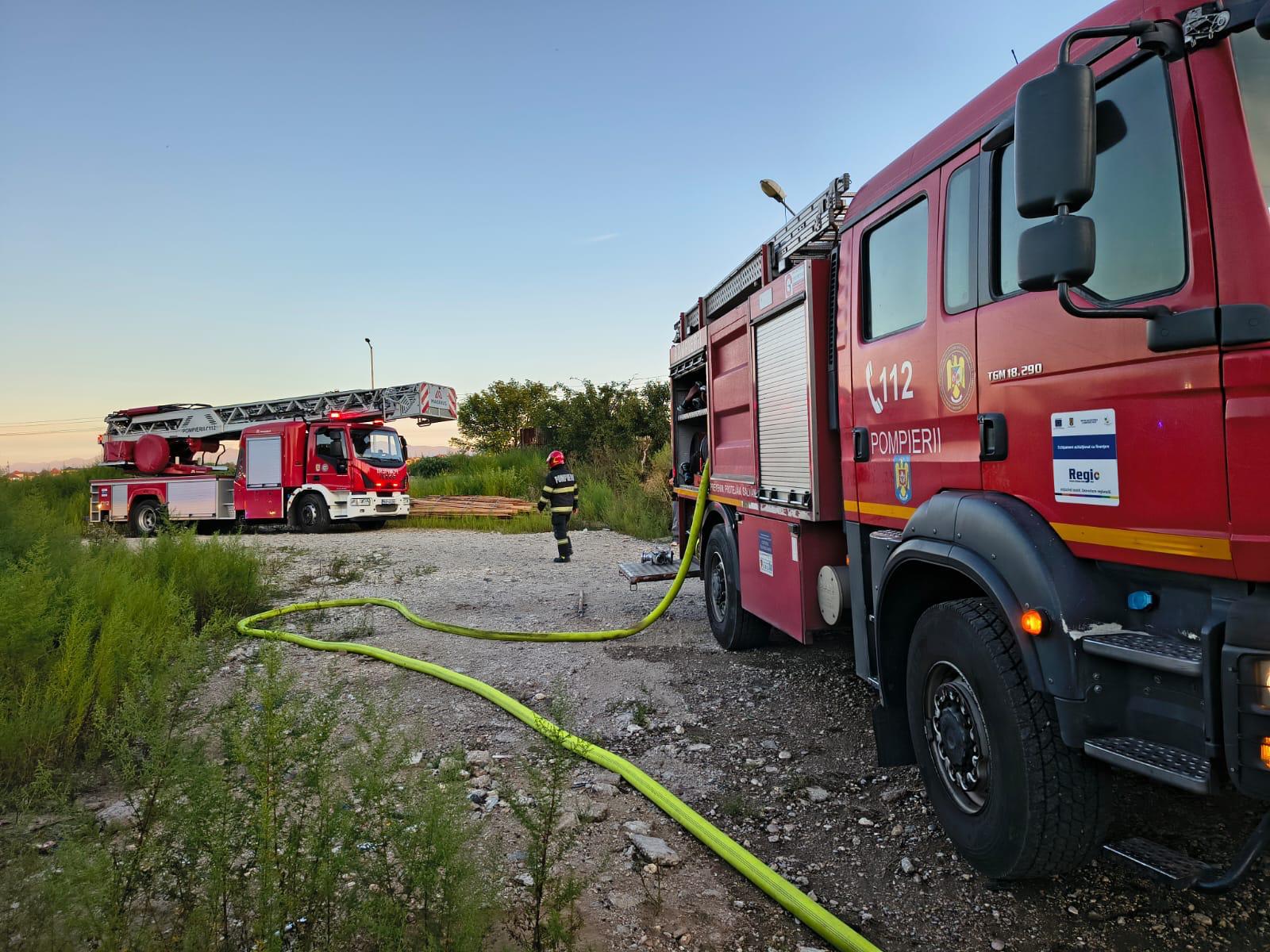 Sibiu: incendiu generalizat la o casă de locuit pe strada Rozmarinului