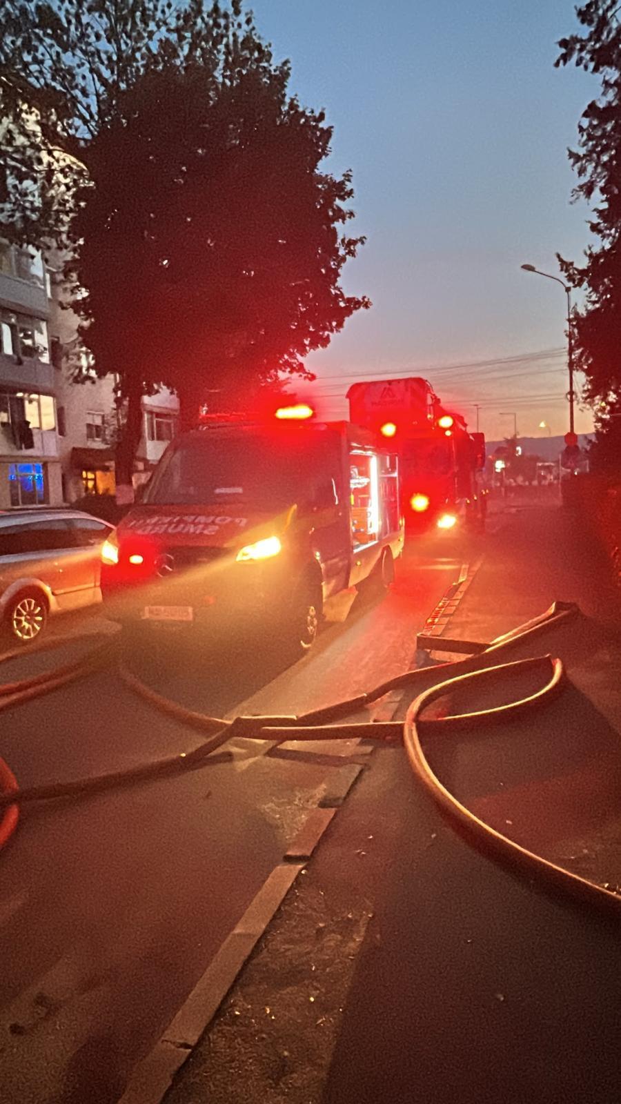 Sibiu: incendiu generalizat la un apartament pe strada Țiglari, 15 persoane s-au autoevacuat