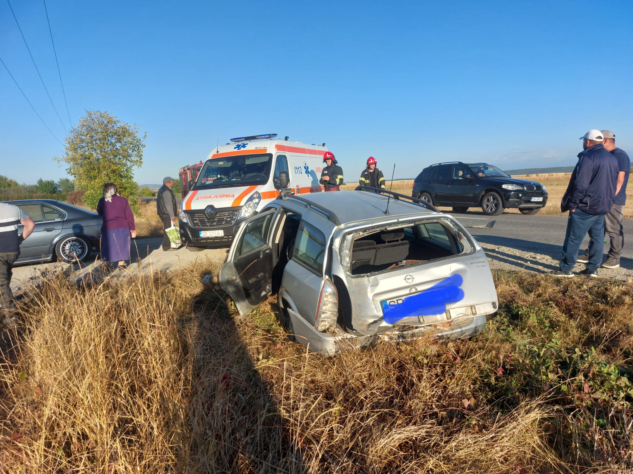 DJ 106 E, între Cristian și Orlat: femeie transportată la spital după un accident între două mașini