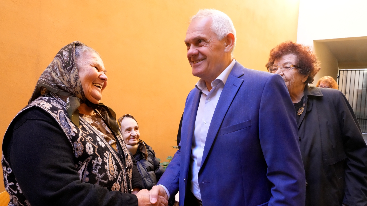 O zi dedicată bunicilor la Sibiu: seniorii de la „Sfânta Treime” și-au prezentat activitățile invitaților / foto