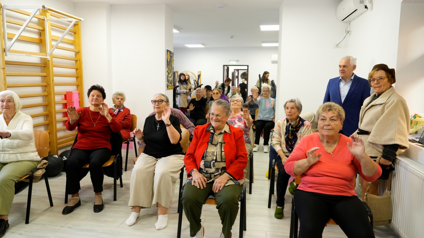 O zi dedicată bunicilor la Sibiu: seniorii de la „Sfânta Treime” și-au prezentat activitățile invitaților / foto
