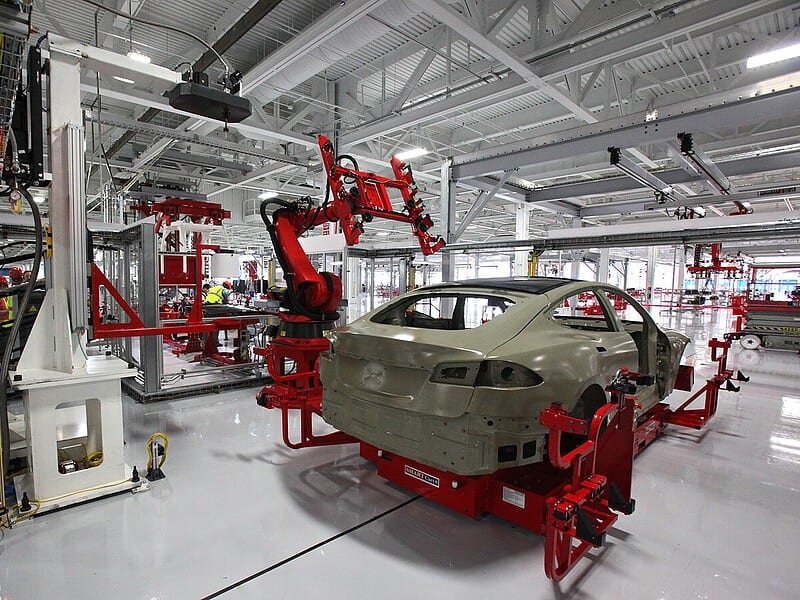 Tesla vrea să-și crească de 13 ori emisiile de poluare la o fabrică aflată lângă o școală