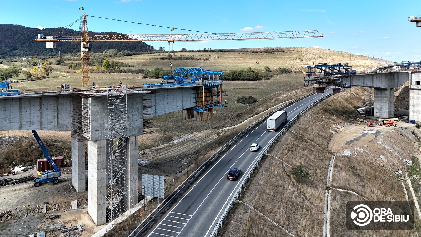 Două viaducte în construcție pe autostrada A1, secțiunea Boița-Cornetu, imagine din dronă, septembrie 2026