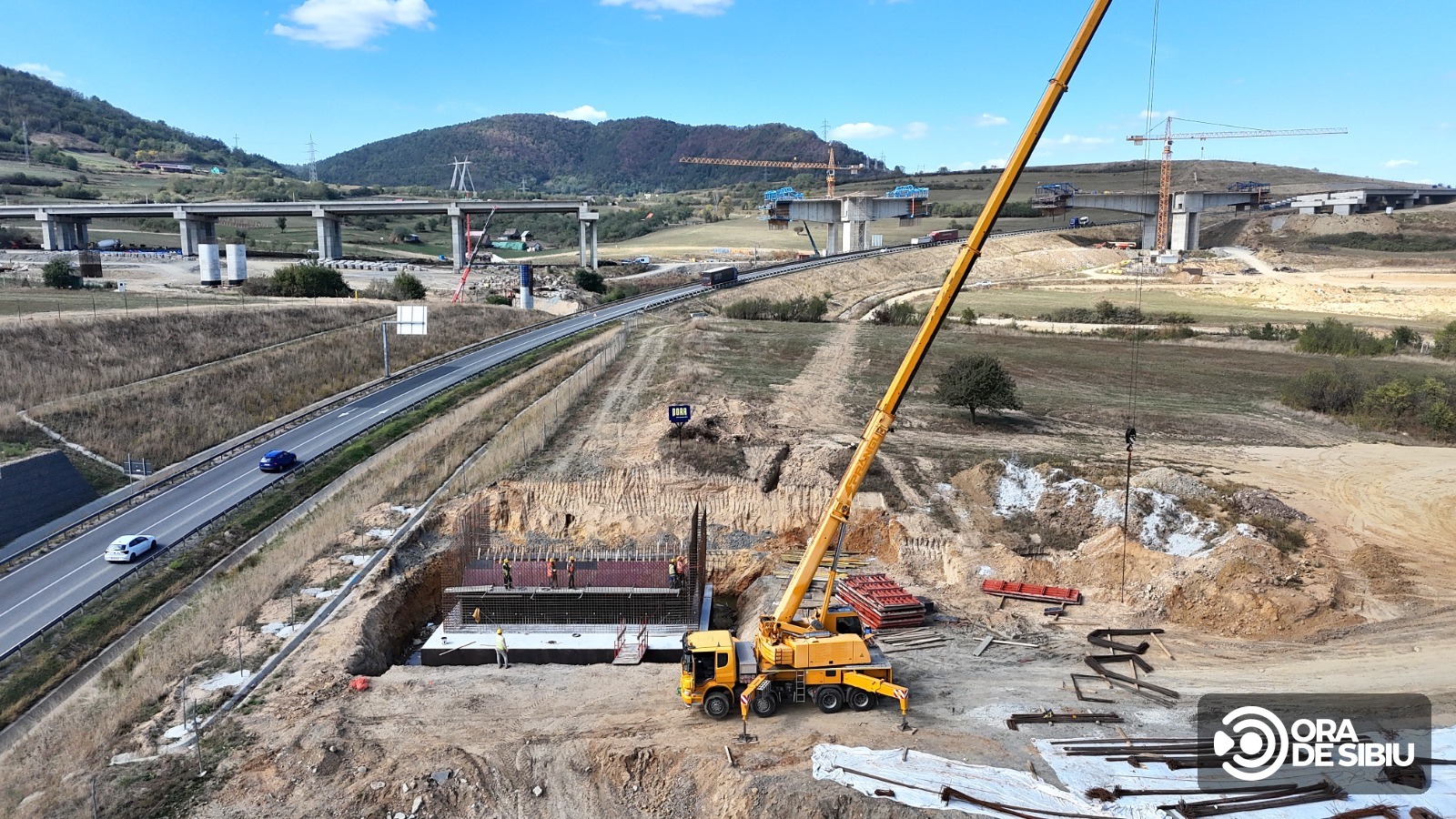 Turnare fundație pentru o nouă structură pe autostrada A1, secțiunea Boița-Cornetu, imagine din dronă, septembrie 2026