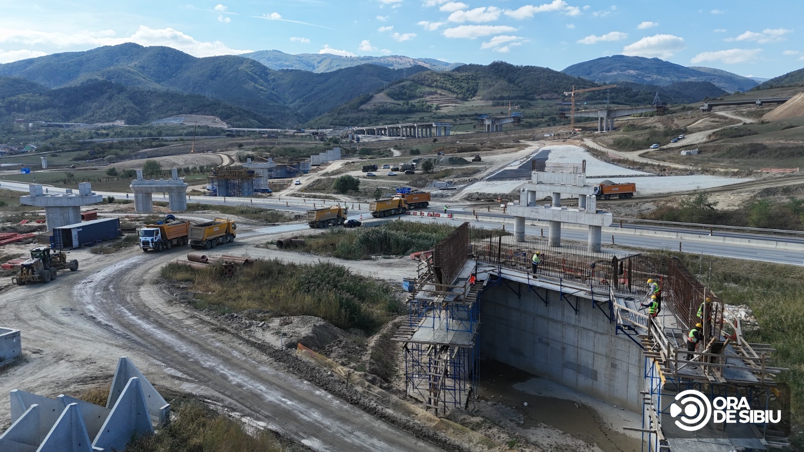 Lucrări la structurile nodului rutier de la Boița, imagine din dronă, septembrie 2026