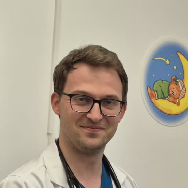 Infecțiile respiratorii la copii, tot mai frecvente în sezonul rece: recomandările unui medic din Sibiu