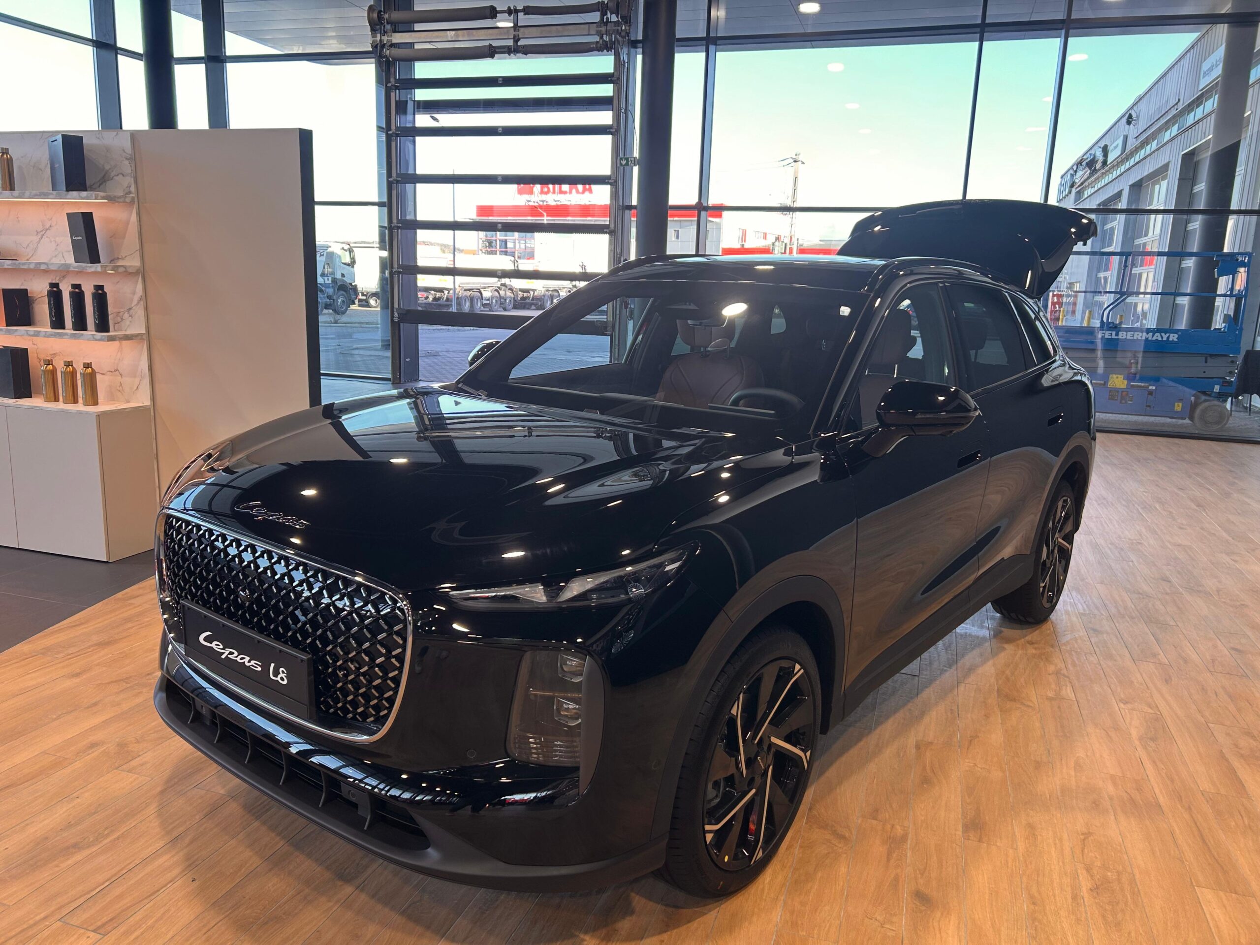 LEPAS a ajuns oficial în România. Cel mai mare showroom al brandului din Europa a fost inaugurat la Sibiu / foto video