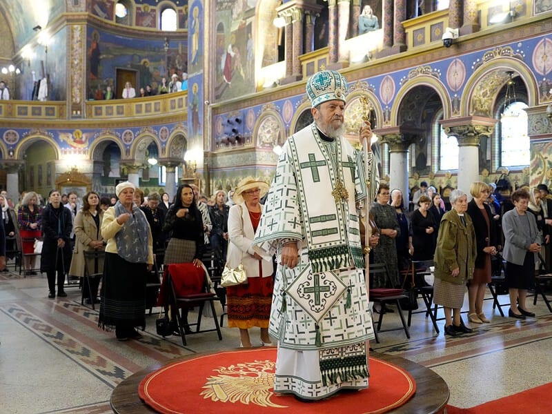 Catedrala Mitropolitană din Sibiu, plină de credincioși. Mitropolitul Laurențiu: „Trebuie să fim noi mai buni și mai iubitori” / foto