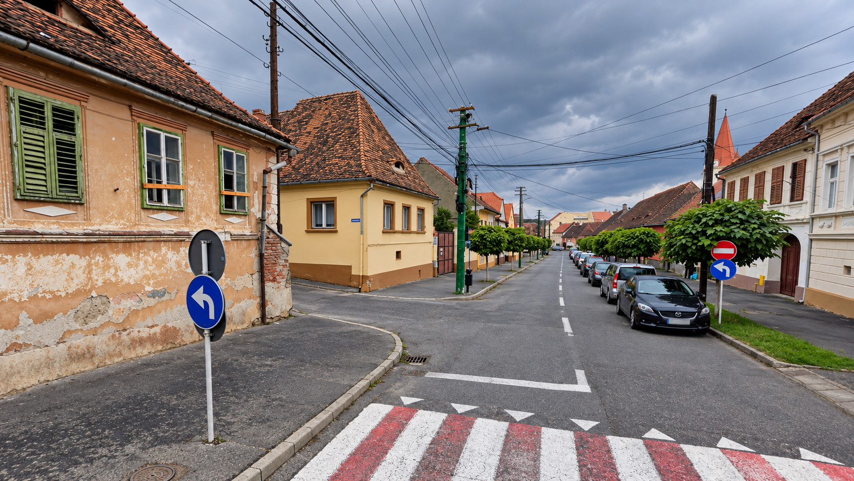 Restricții pe strada Lungă din Cisnădie: șoferii, rugați să nu parcheze în zonă următoarele zile