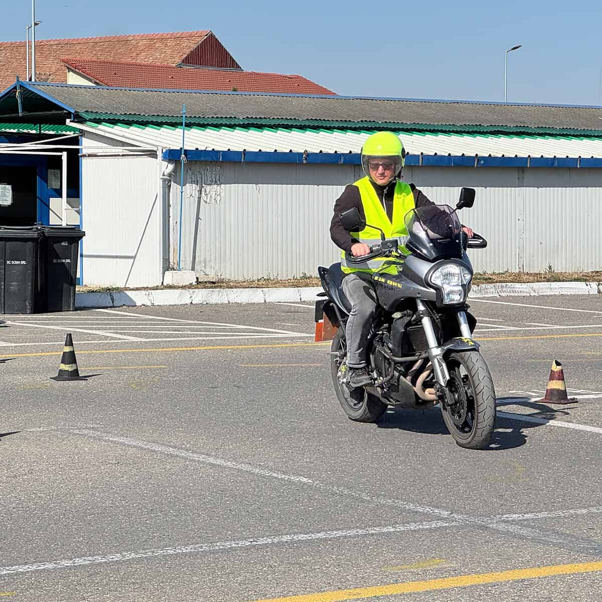 Noile reguli pentru motocicliști stârnesc reacții la Sibiu. Comunitatea moto le susține, instructorii auto cer prudență: ”Sunt bune, dar …” / video
