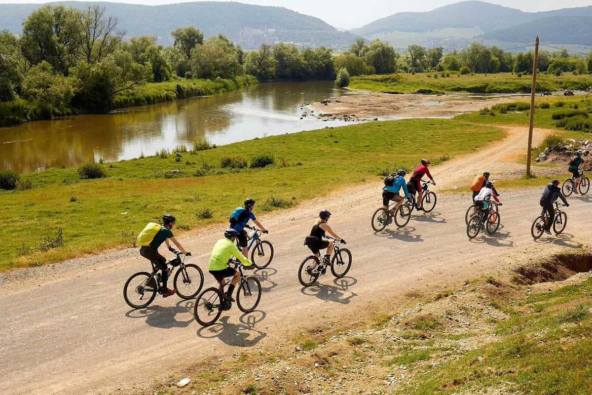 Tur pe bicicletă de 60 de kilometri prin Țara Oltului. Toate cele 150 de locuri s-au epuizat