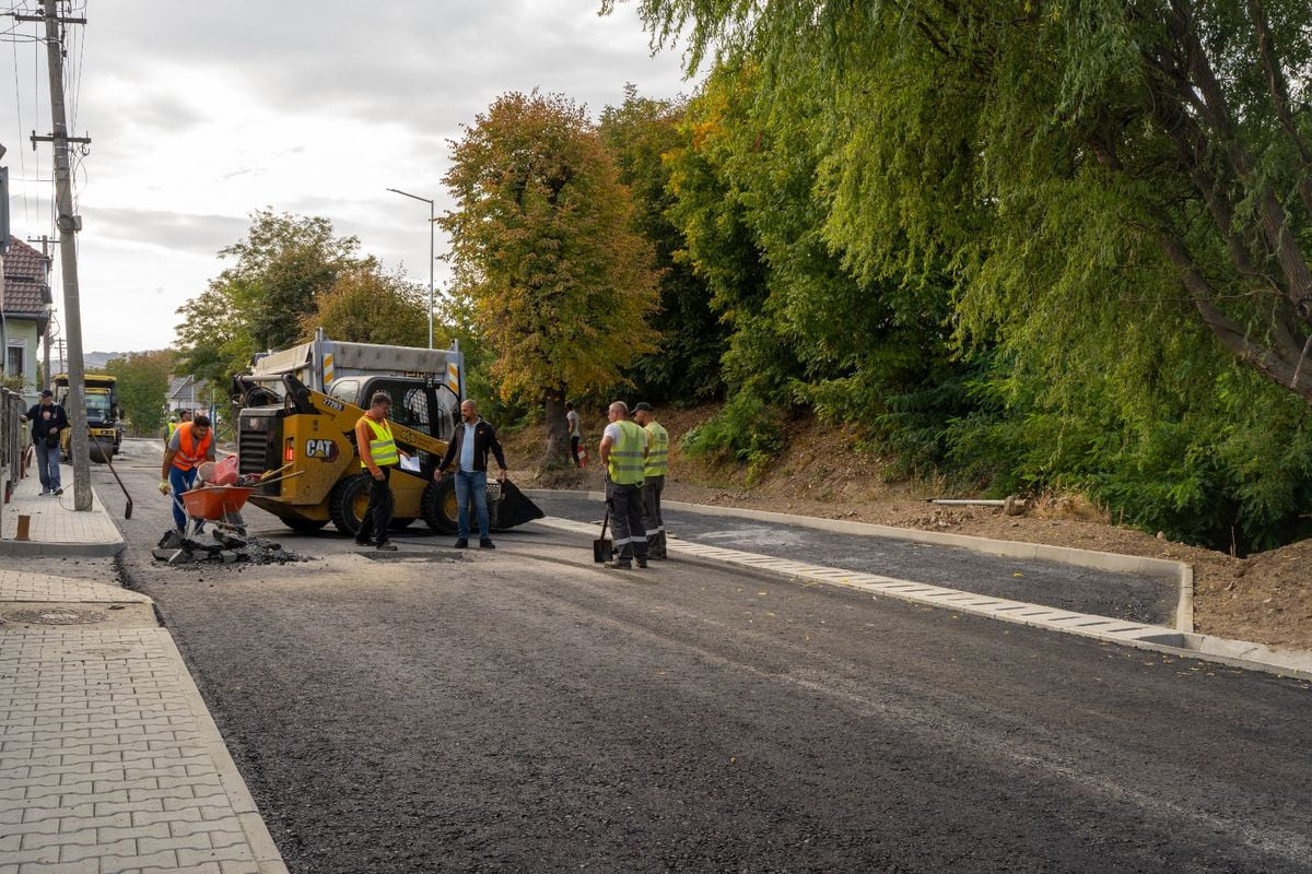 Lucrările de pe Valea Moșnei, aproape gata: pod nou, pasarelă modernizată și 24 de locuri de parcare / foto