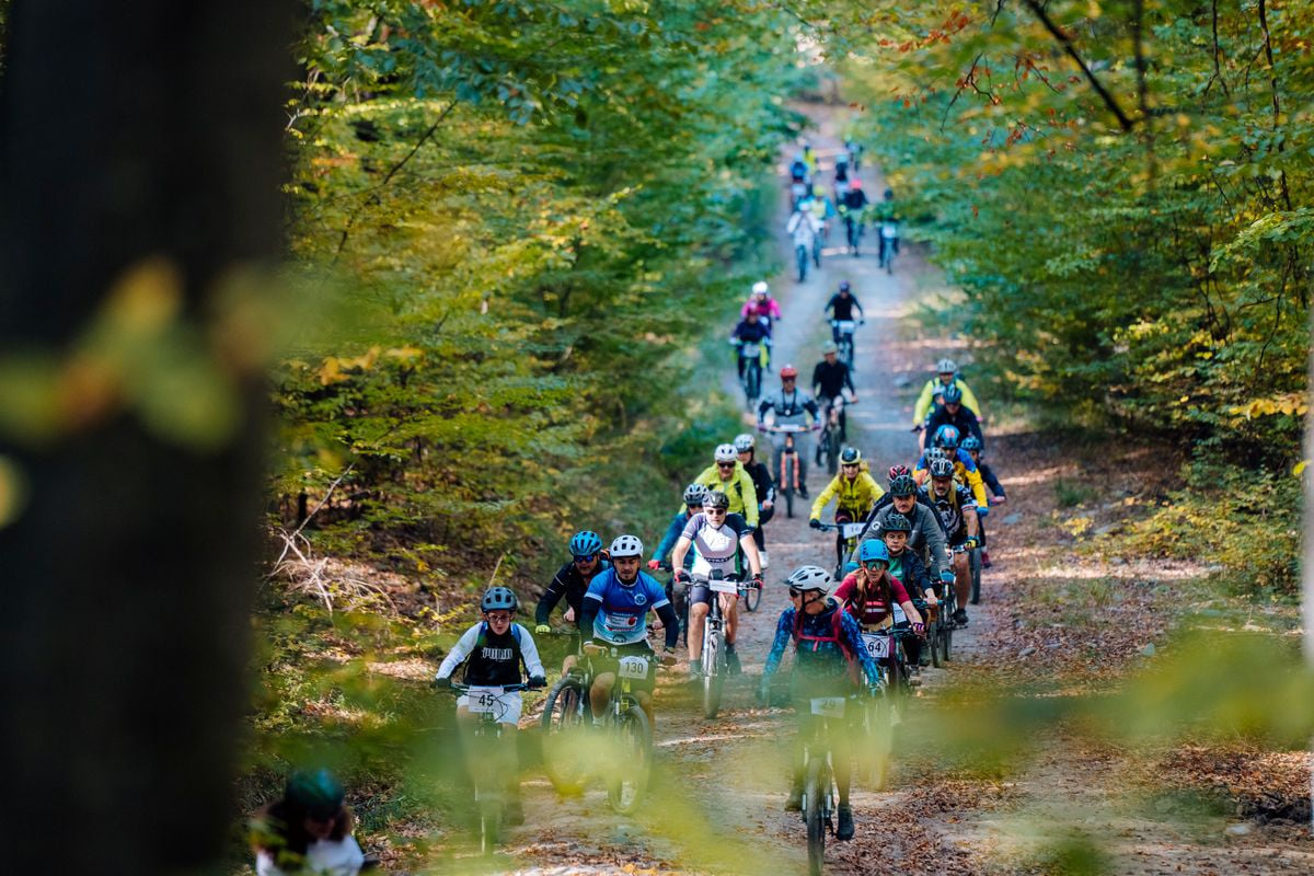De la Palatul Brukenthal la Abația de la Cârța: 200 de bicicliști au descoperit Țara Oltului