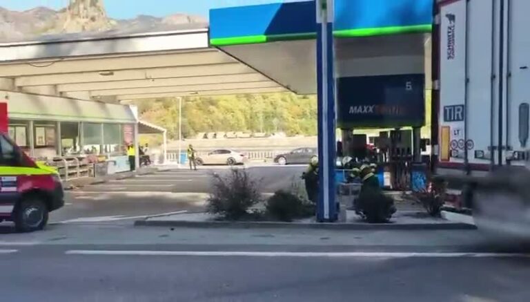 Accident grav pe Valea Oltului: un TIR a intrat în plin într-o benzinărie la Căciulata — VIDEO